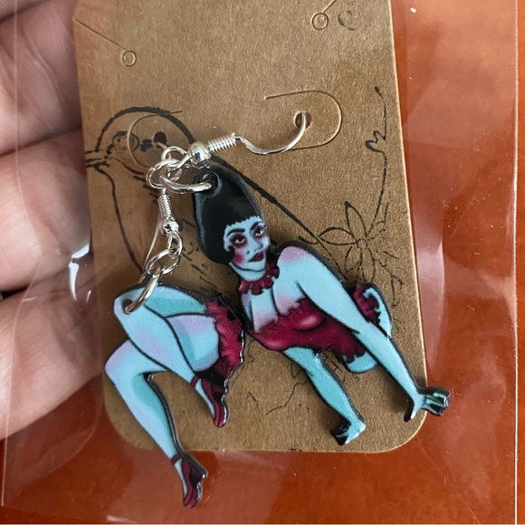 ⭐️Beetlejuice severed torso lady earrings. On sterling silver hook. - Picture 2 of 3